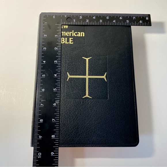 Vintage 1976 Catholic Illustrated Holy Bible Memorial Edition in Wood Cedar Box - Picture 13 of 13